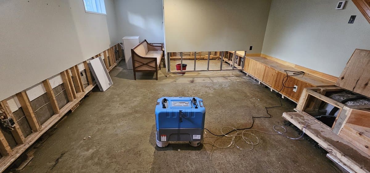Remediated basement after flood damage cleanup in a Montreal-area home